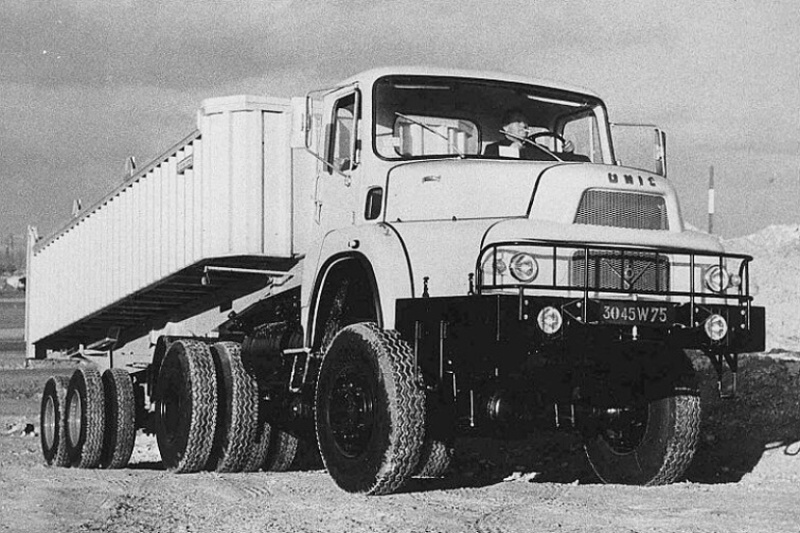 Unic T 02 Trailor.jpg
