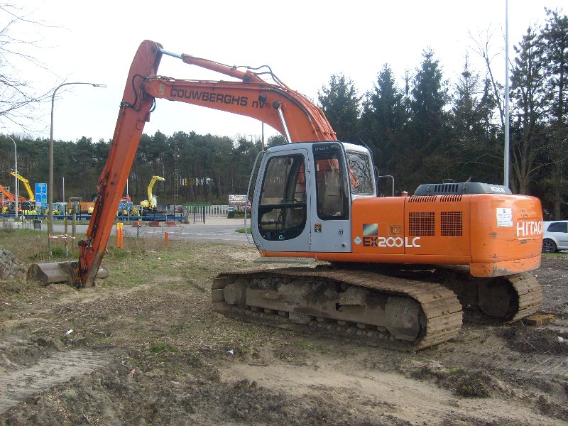 Hitachi EX 200 (1).jpg