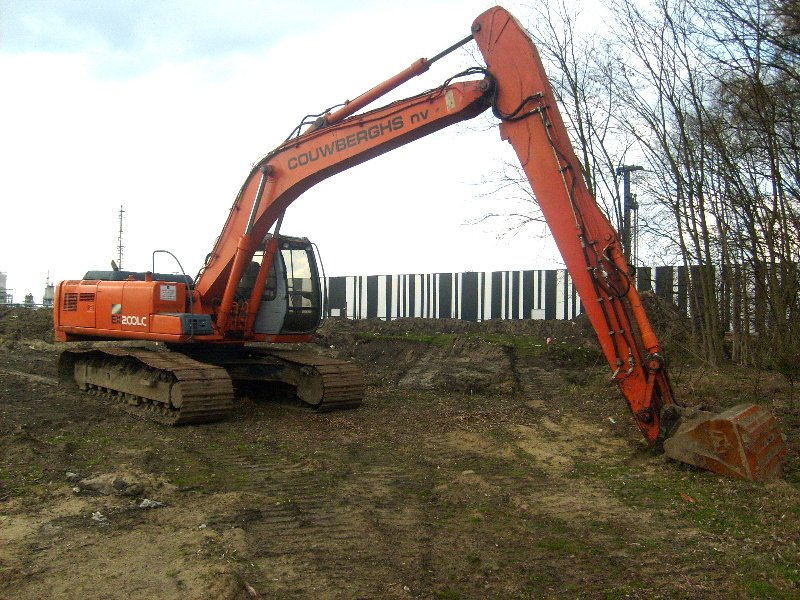 Hitachi EX 200 (3).jpg