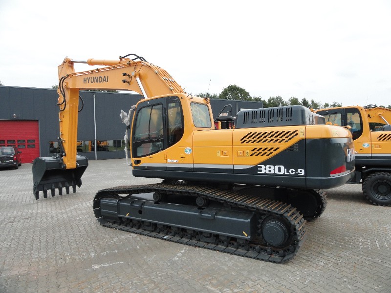 Hyundai Robex 380-9 (2).jpg