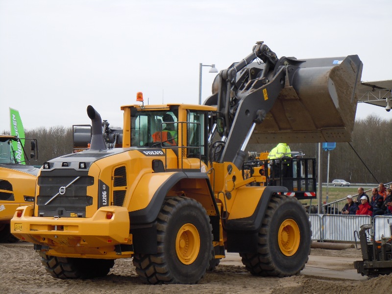 L 220 G (1).jpg