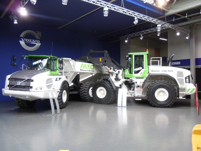 L 220 G (5).jpg