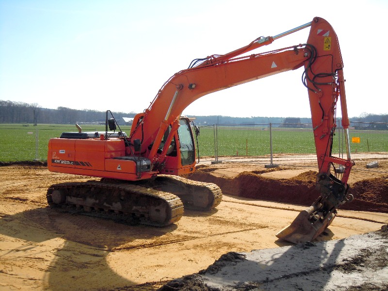 Doosan DX 225 (3).jpg