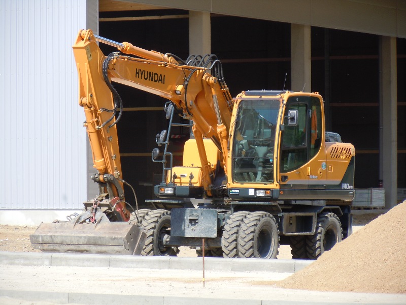 Hyundai Robex 140-9 W.jpg