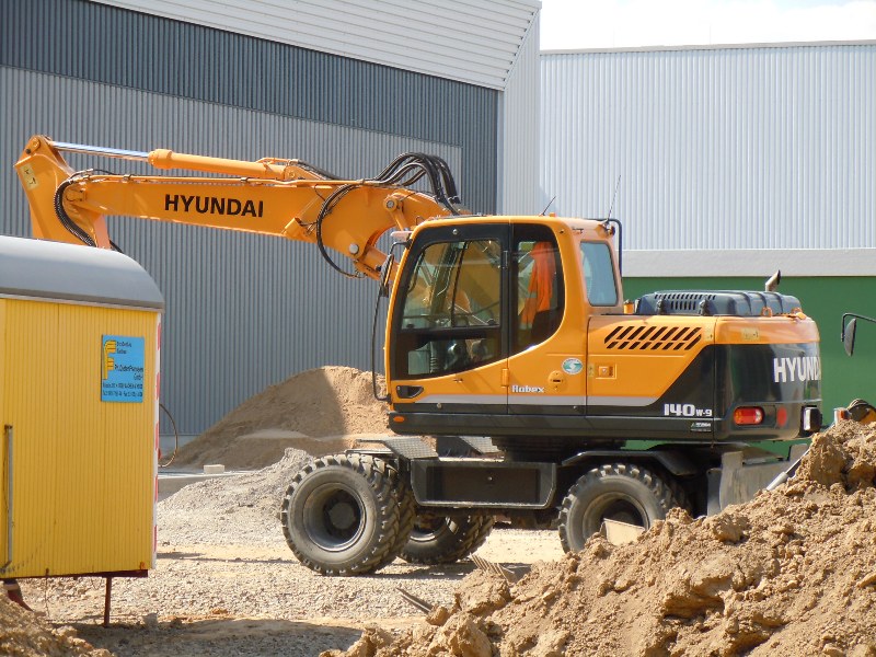 Hyundai Robex 140-9 W a.jpg