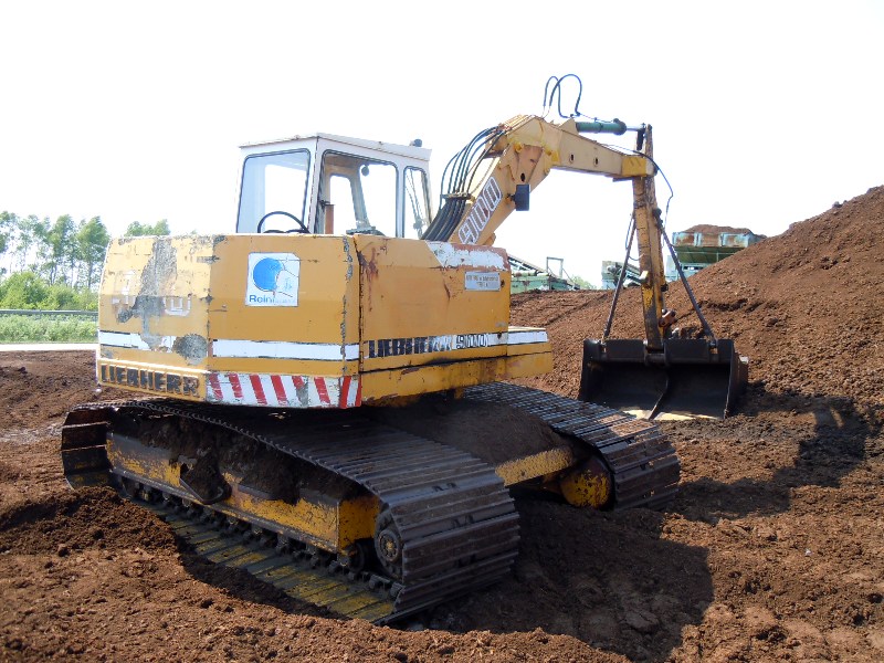 Liebherr R 900 (4).jpg