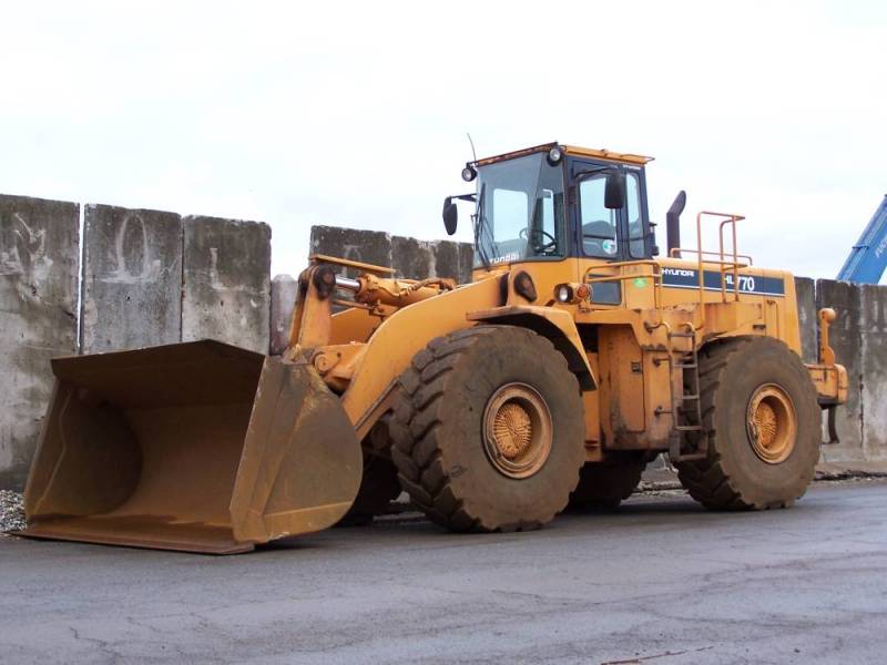 Hyundai HL 770.jpg