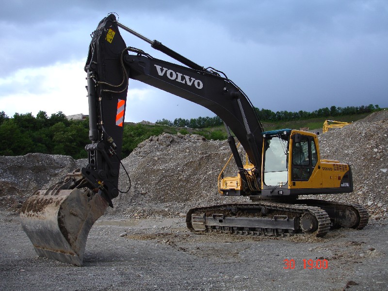 Vorf&uuml;hrmaschine Volvo EC 290 B LC  Mai '06.jpg