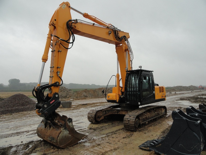 Robex 250-7A (3).jpg