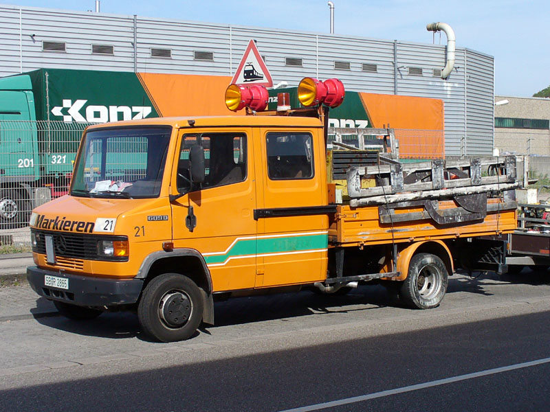 MB T2 609 D DoKa Pritsche  orange  (ex Marx Markierungen).jpg