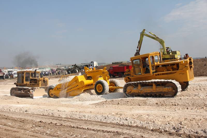 CAT D8 (3).jpg