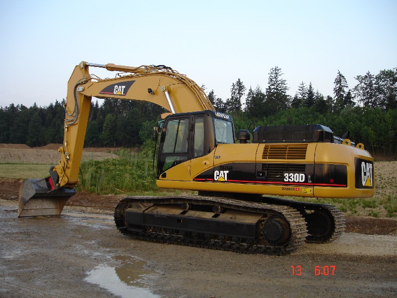 Vorf&uuml;hrmaschine Cat 330 D L (1).jpg