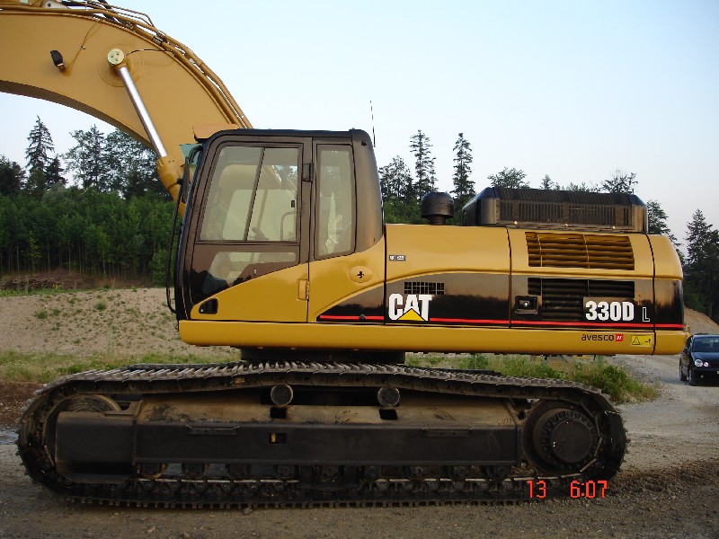 Vorf&uuml;hrmaschine Cat 330 D L (2).jpg