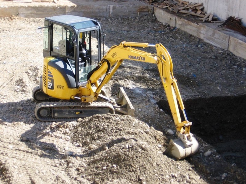 Komatsu PC35MR.jpg