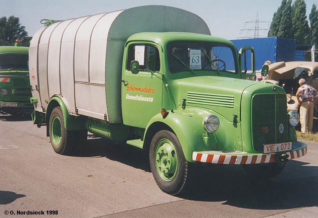 Mercedes-L311-Muellwagen-Schoenmackers.jpg