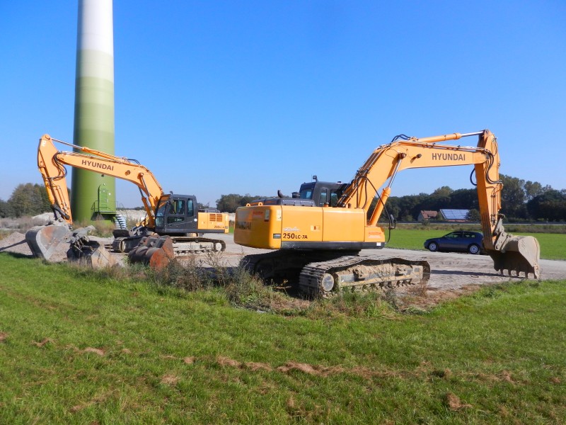 Hyundai\'s Robex 250-7A (1).jpg