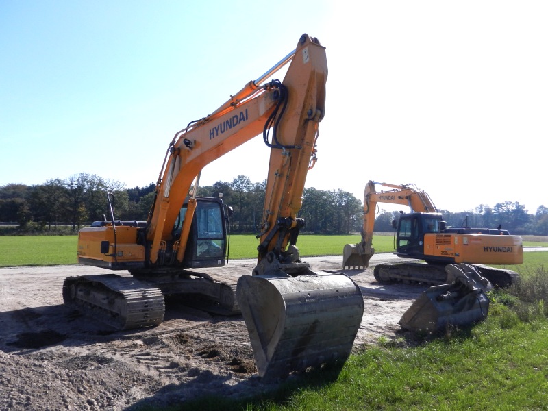 Hyundai\'s Robex 250-7A (2).jpg