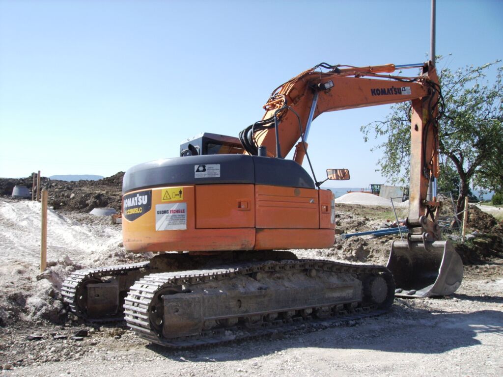 Komatsu PC 228USLC-2.jpg