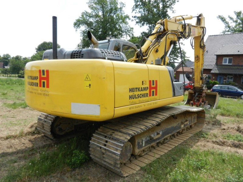 H & H New Holland E 265 (2).jpeg