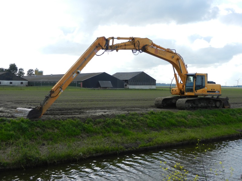 BeZee Robex 290-7 (2).jpg