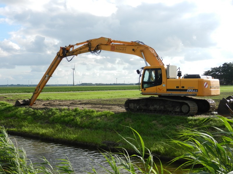 BeZee Robex 290-7 (4).jpg