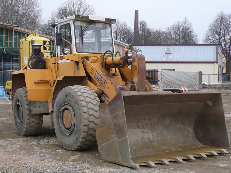 Liebherr L551 - ... - Limbacher Str. in Chemnitz - 2011-03-13 (4).jpg