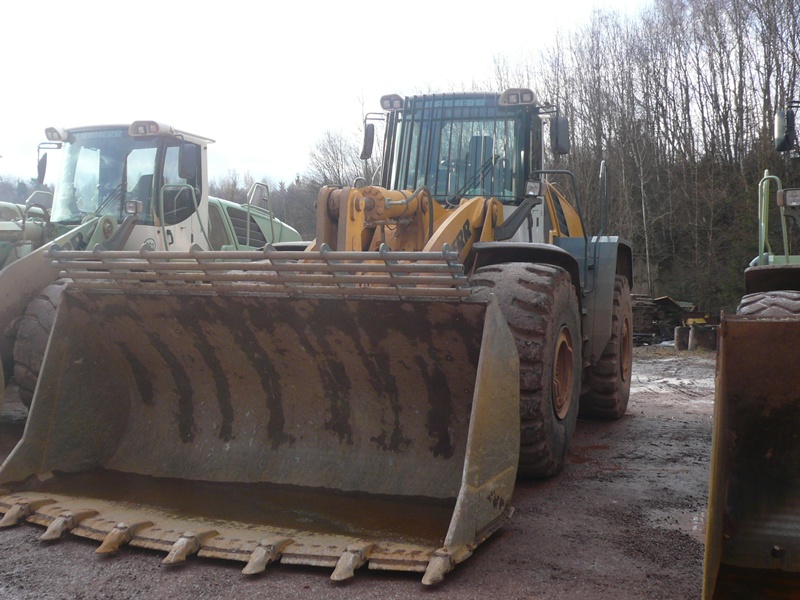 Liebherr L586 2plus2 - Wilhelm Geiger GmbH & Co. KG - Steinbruch Leukersdorf - 2011-12-18 (7).jpg