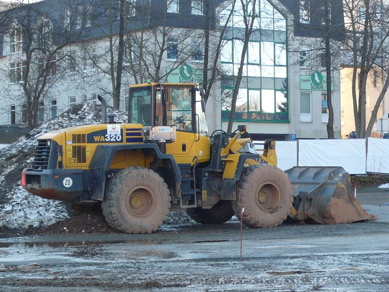 Komatsu WA320 - Veolia Umweltservice GmbH - Zwickauer Str. in Chemnitz - 2011-01-16 (1).jpg