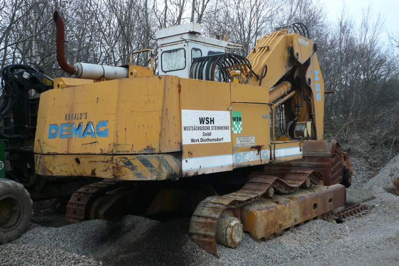 Demag H55 - Wests&auml;chsische Steinwerke GmbH - Steinbruch Hartmannsdorf - 2011-12-29 (2).jpg
