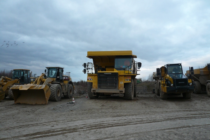 Komatsu HD605-7E0 - Kuhn-Baumaschinen Deutschland GmbH - Steinbruch Hartmannsdorf - 2011-12-29 (4).jpg