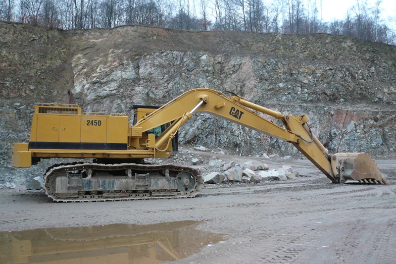 Caterpillar 245D - ... - Steinbruch Markersdorf - 2011-12-29 (2).jpg
