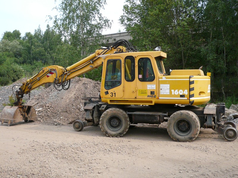 Atlas 1604 - Firma Lasch GmbH Zwickau Gleis-, Hoch- und Tiefbau - Kalkstr. in Chemnitz - 2010-07-04.jpg