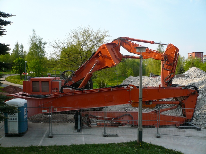 Hitachi ZAXIS ZX670 LC - Kiesel GmbH - Max-Türpe-Str. in Chemnitz - 2011-04-29 (6).jpg