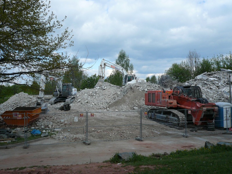 Hitachi ZAXIS ZX670 LC - Kiesel GmbH - Max-Türpe-Str. in Chemnitz - 2011-05-03 (1).jpg