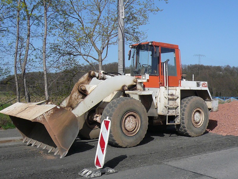 O&K L30 - GUNTER HÜTTNER + Co. GmbH Bauunternehmung - Limbacher Str. in Chemnitz - 2011-04-10 (2).jpg