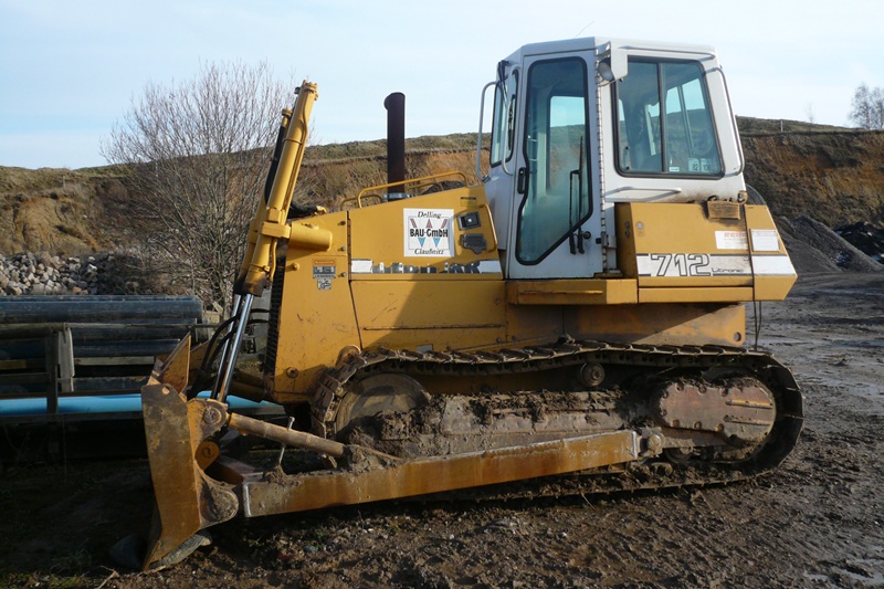 Liebherr PR712 B - Delling Bau GmbH - Sandgrube Claußnitz - 2011-12-31 (4).jpg