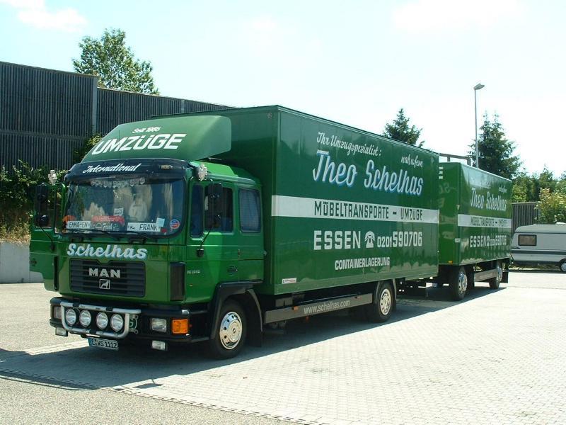  396861_218034851616370_100002295701692_4
89032_1810369991_n.jpg