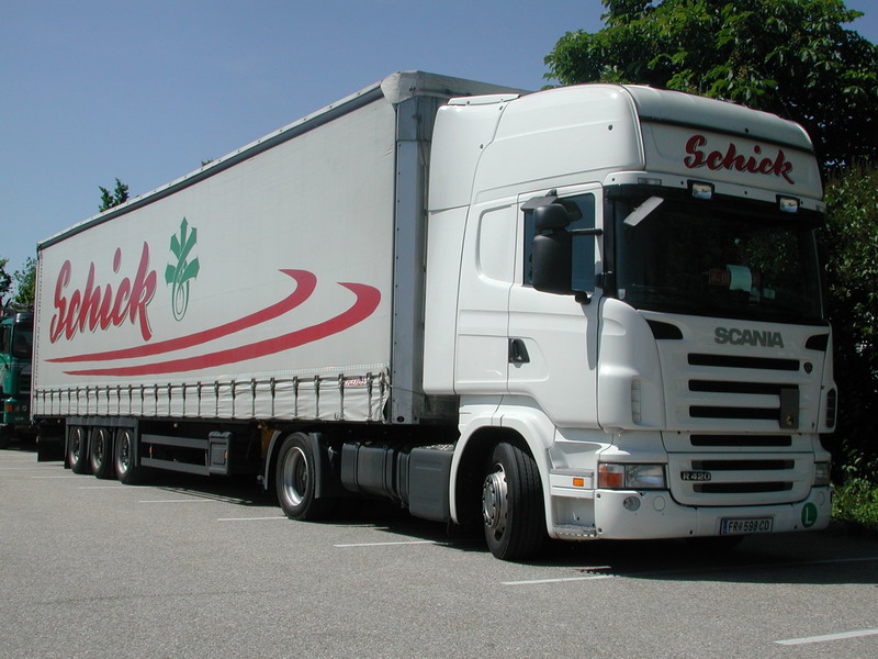 Scania R420 Planensattelzug Schick FR598CD.jpg