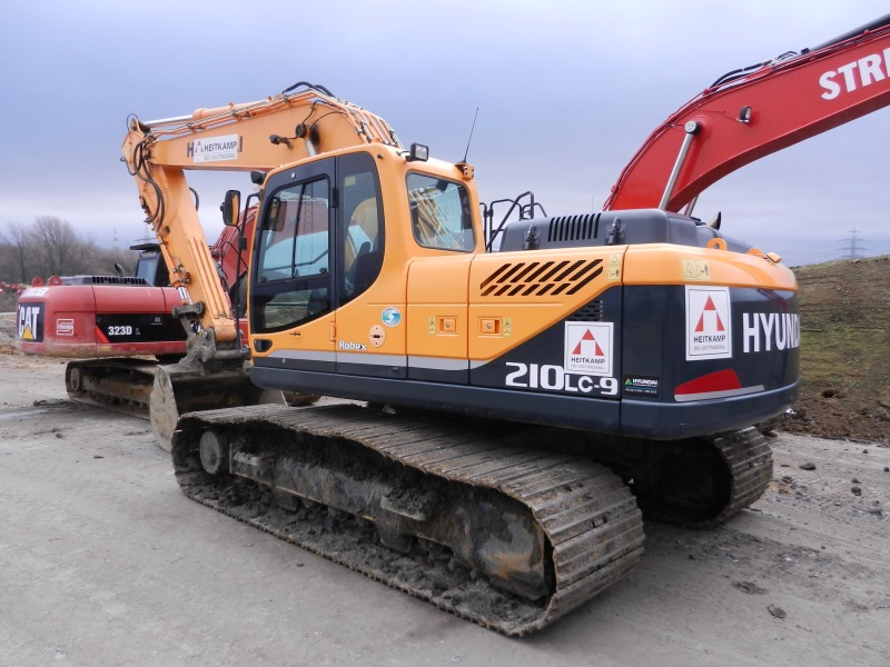 Hyundai Robex 210-9 (1).jpg