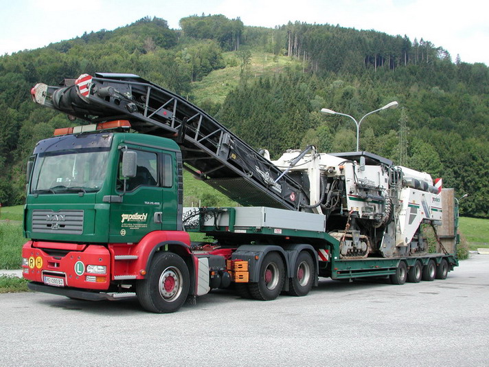 MAN TGA 26.460 Tiefladesattelzug Petschl PE280BJ.jpg