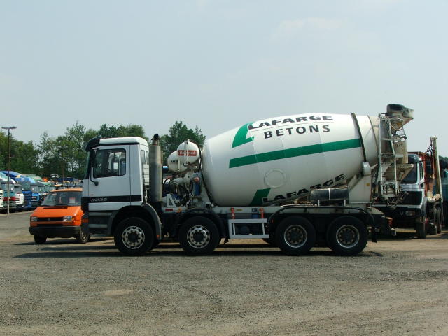 Betonm. Lafarge Beton Actros 4 Achs DSC00198 (2).jpg