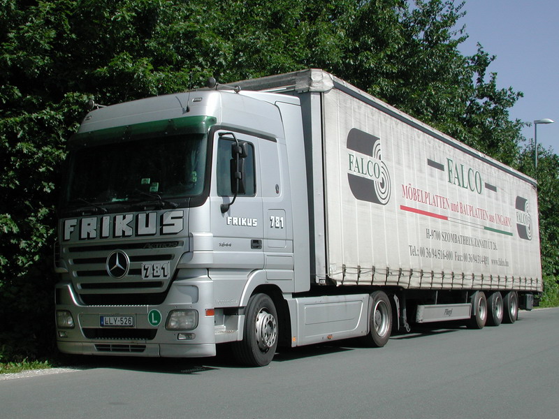 MB Actros 1844 Planensattelzug Frikus LLY526.jpg