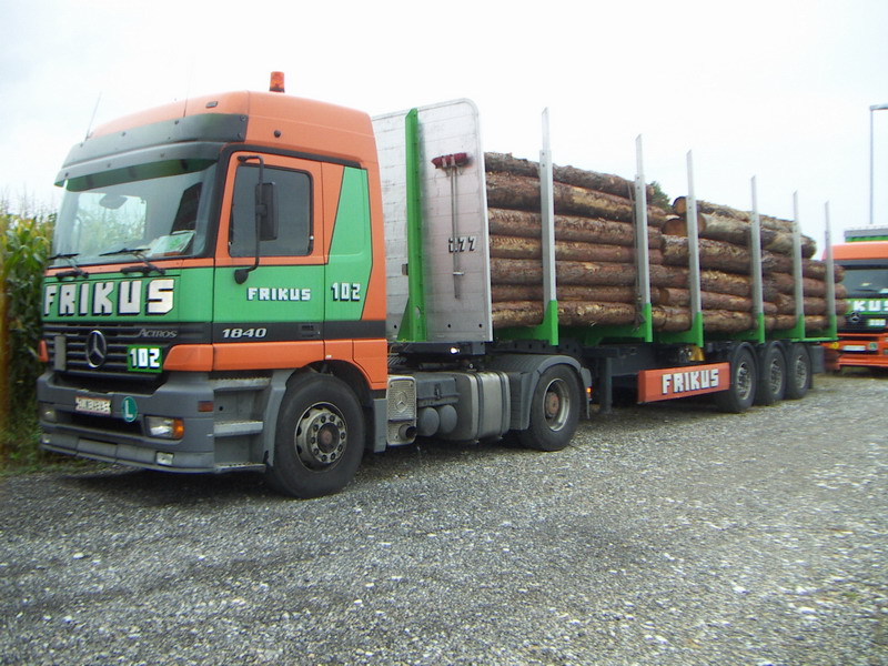 MB Actros Langholztransporter 102 1.jpg