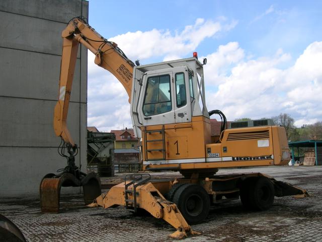 Liebher 932-2.jpg
