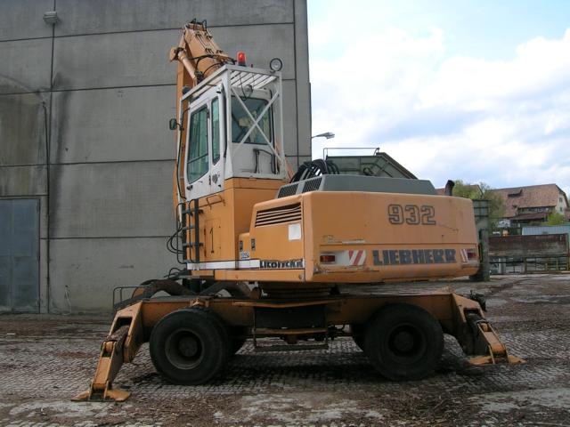 Liebherr 932.jpg