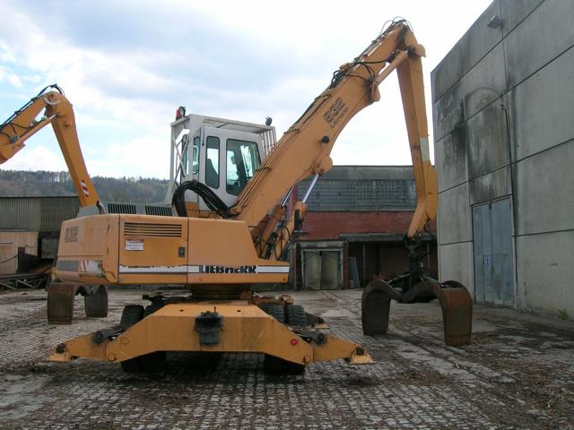 Liebherr 932 Umschlag.jpg