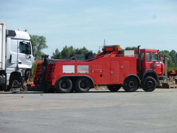 Iveco 8x4 Bergefzg..jpg