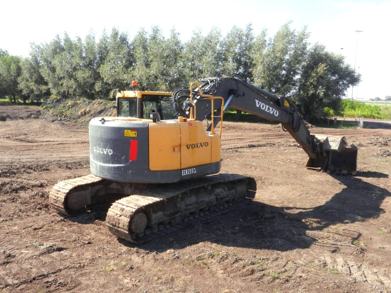 ECR 235 C K 23 (2).jpg