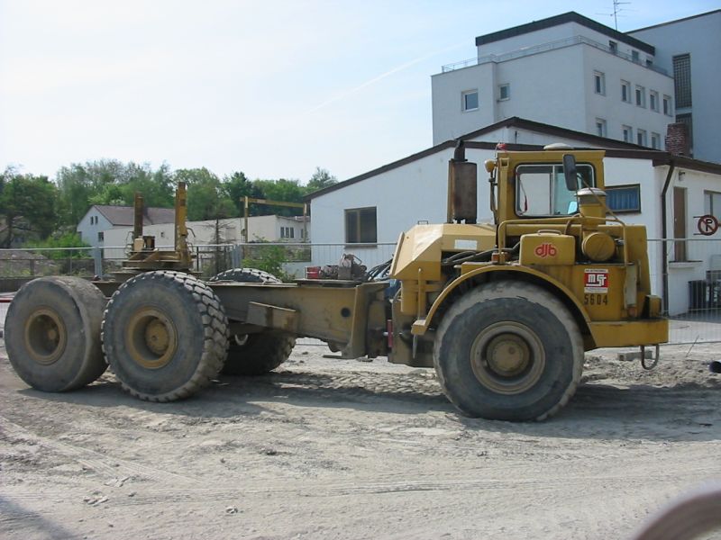  Cat-Knicklenker-Spundwandtransport-08050
6-kr03.jpg