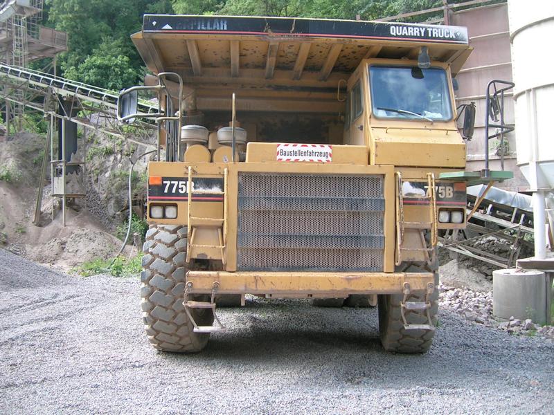 CAT 775B.jpg